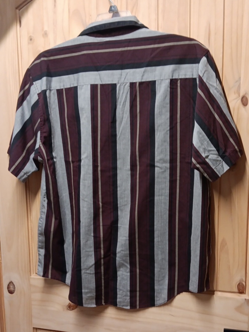 Puritan Men’s Short-Sleeve Vertical Stripe Shirt in Maroon & Gray EUC - Picture 3 of 3